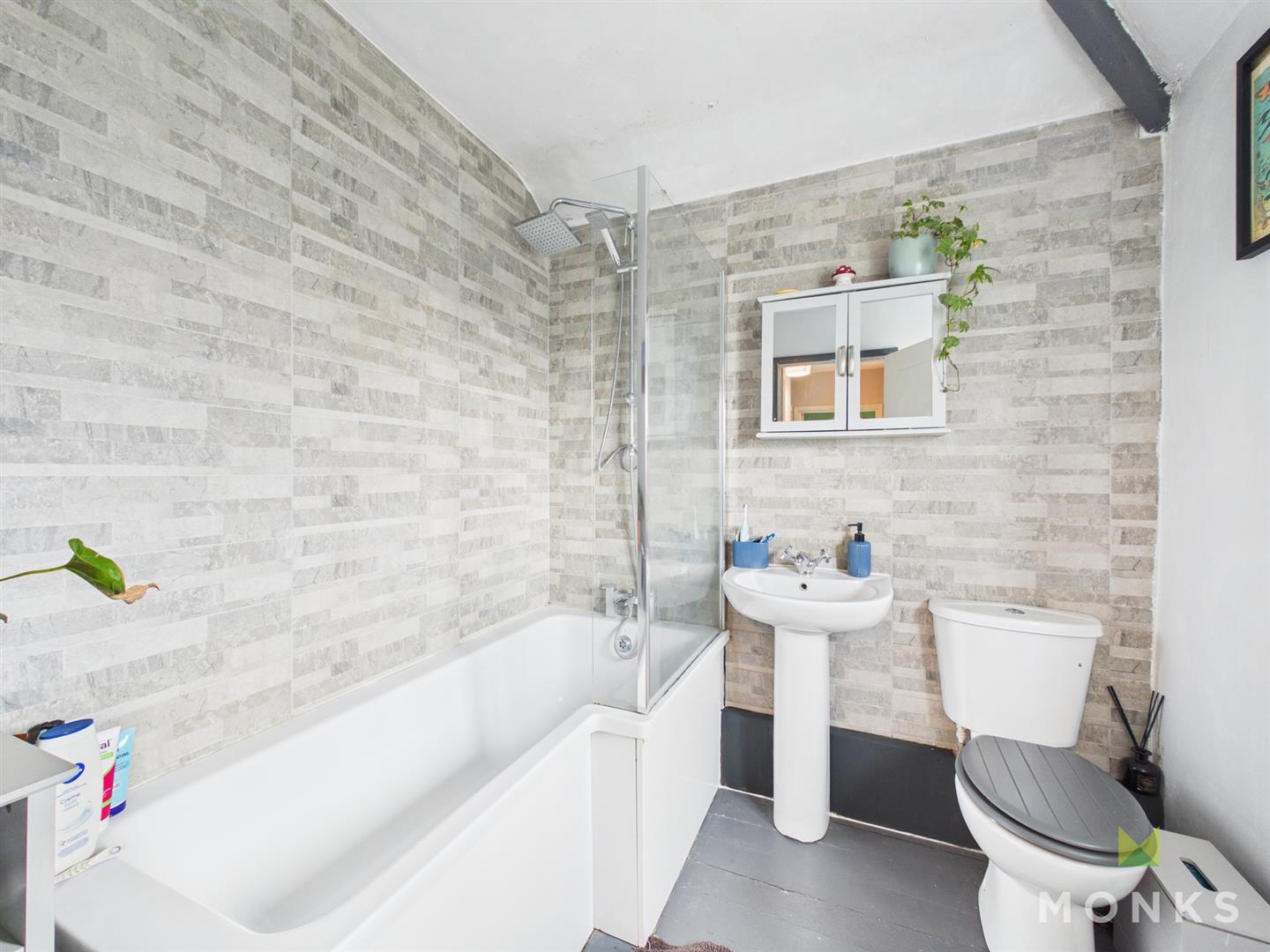 33 Moors Bank, Oswestry, SY10 7BG For Sale